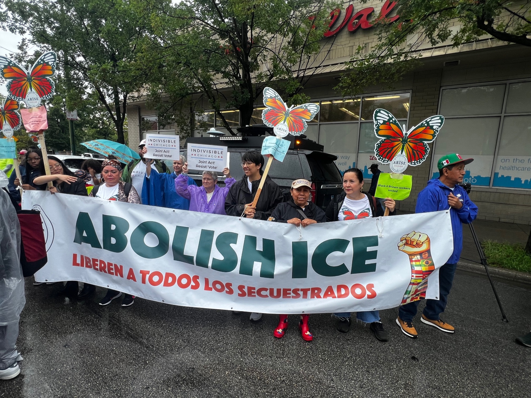 Marchers holding a large banner reading 'Abolish ICE — Liberen a todos los secuestrados'